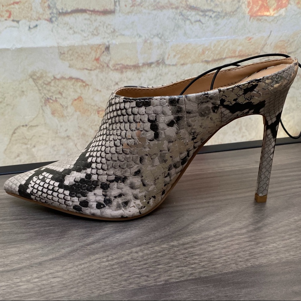 New Women’s Snakeskin Print Pointed Toe Mules - Picture 3 of 10